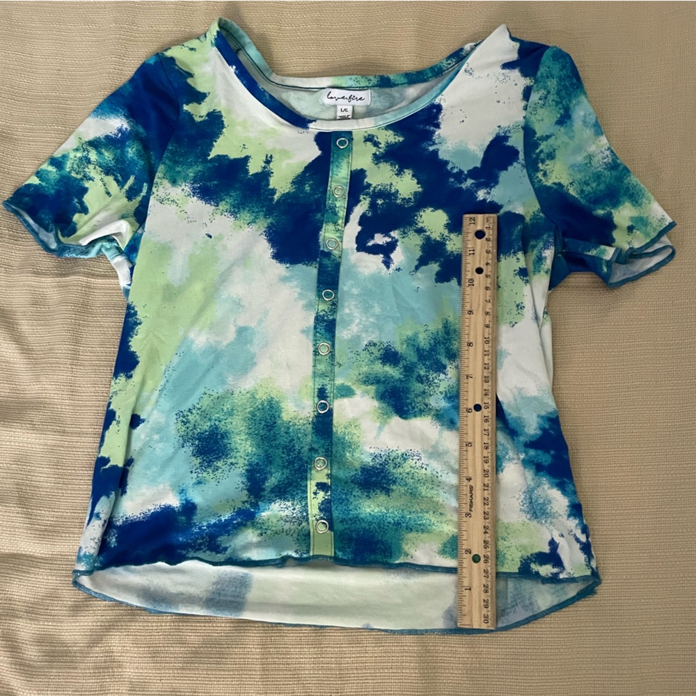 This shirt is a kids size L and is in good condition!